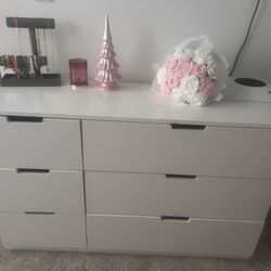 Dresser Like New 