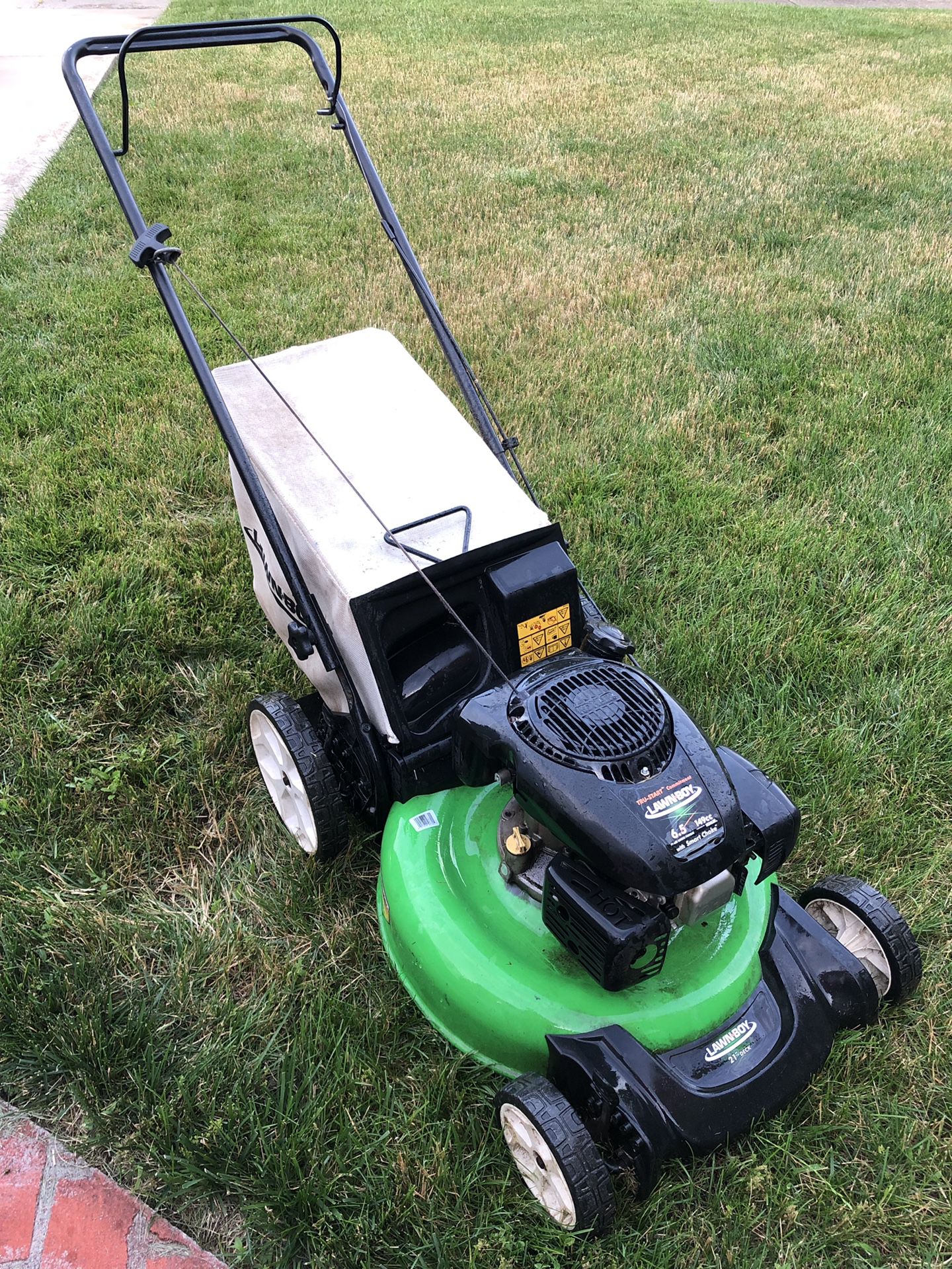 Lawn Boy Push Lawnmower / Push Mower / 21” Lawn Mower