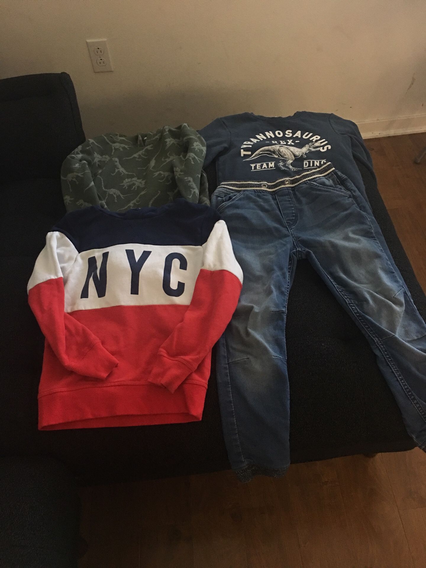 Kids clothes -6-8 years ( 3 sweatshirt plus one jeans)