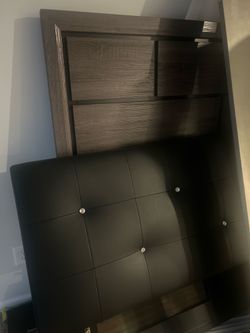 Free bed frame ONLY GRAY WOOD IS LEFT