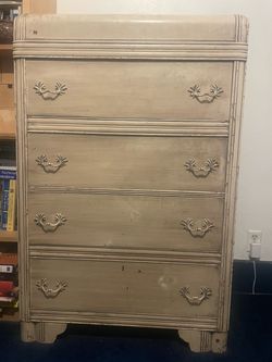 White French style dresser
