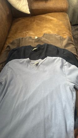 Men's v-neck size medium