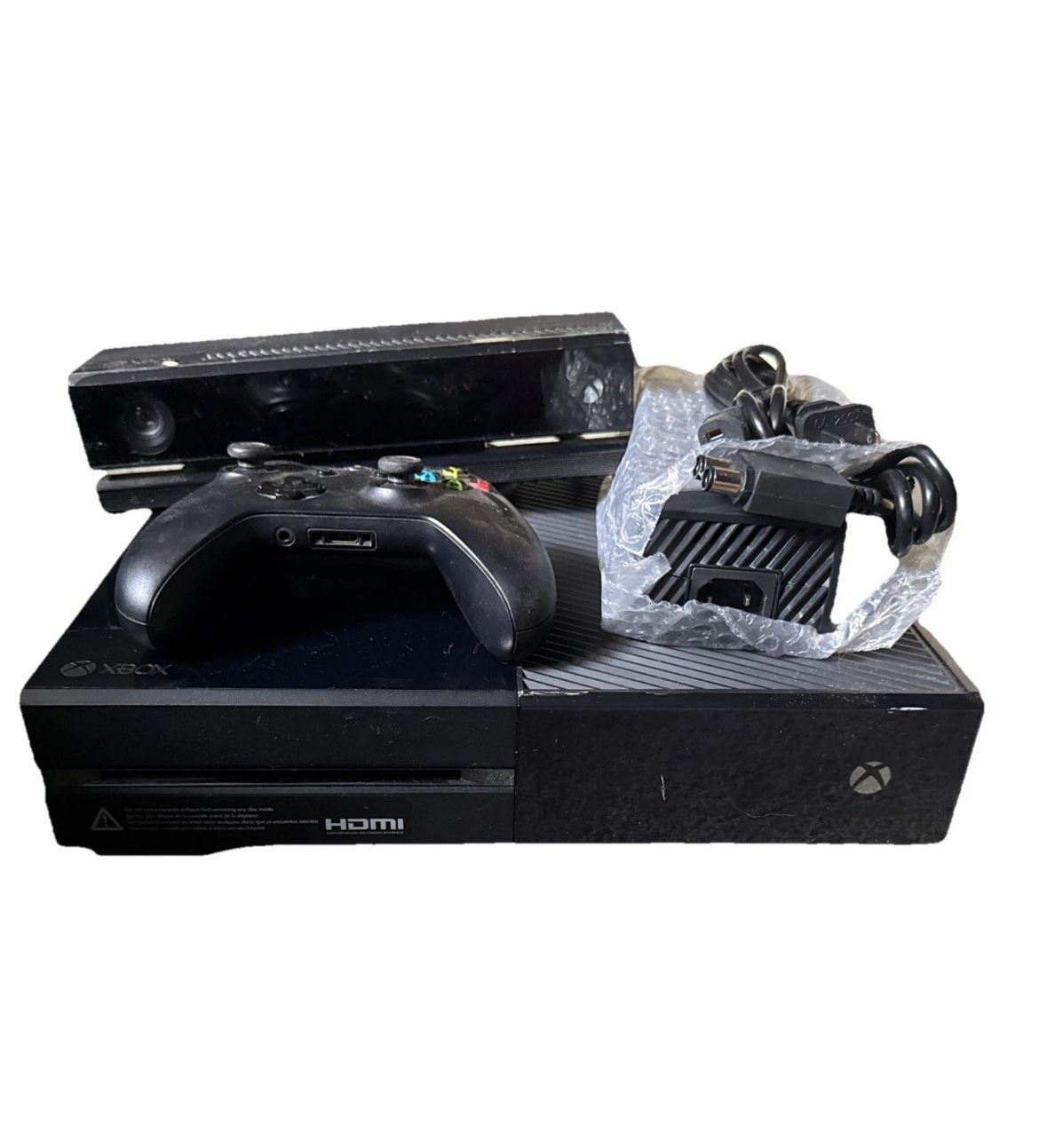 Xbox One With Kinect, 2 Controllers + Charging Dock, And Several Games Including F1 2024