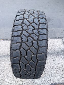 (1) 285/70R17 Falken Wildpeak A/T