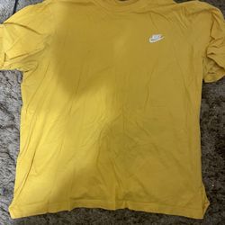 Nike Men’s Yellow T Shirt 