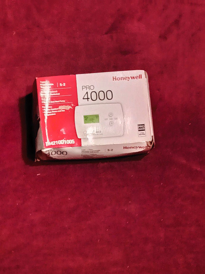Honeywell PRO 4000 TH4110D1007 5-2 Day Programmable Heat Cool Thermostat 