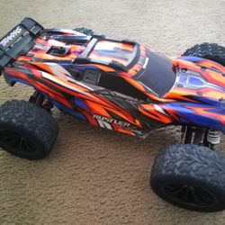 RC Traxxas Rustler 4x4 And Good Condition $350 Or Best Offer Come With A Battery No Charger