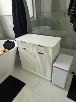 Laundry hamper