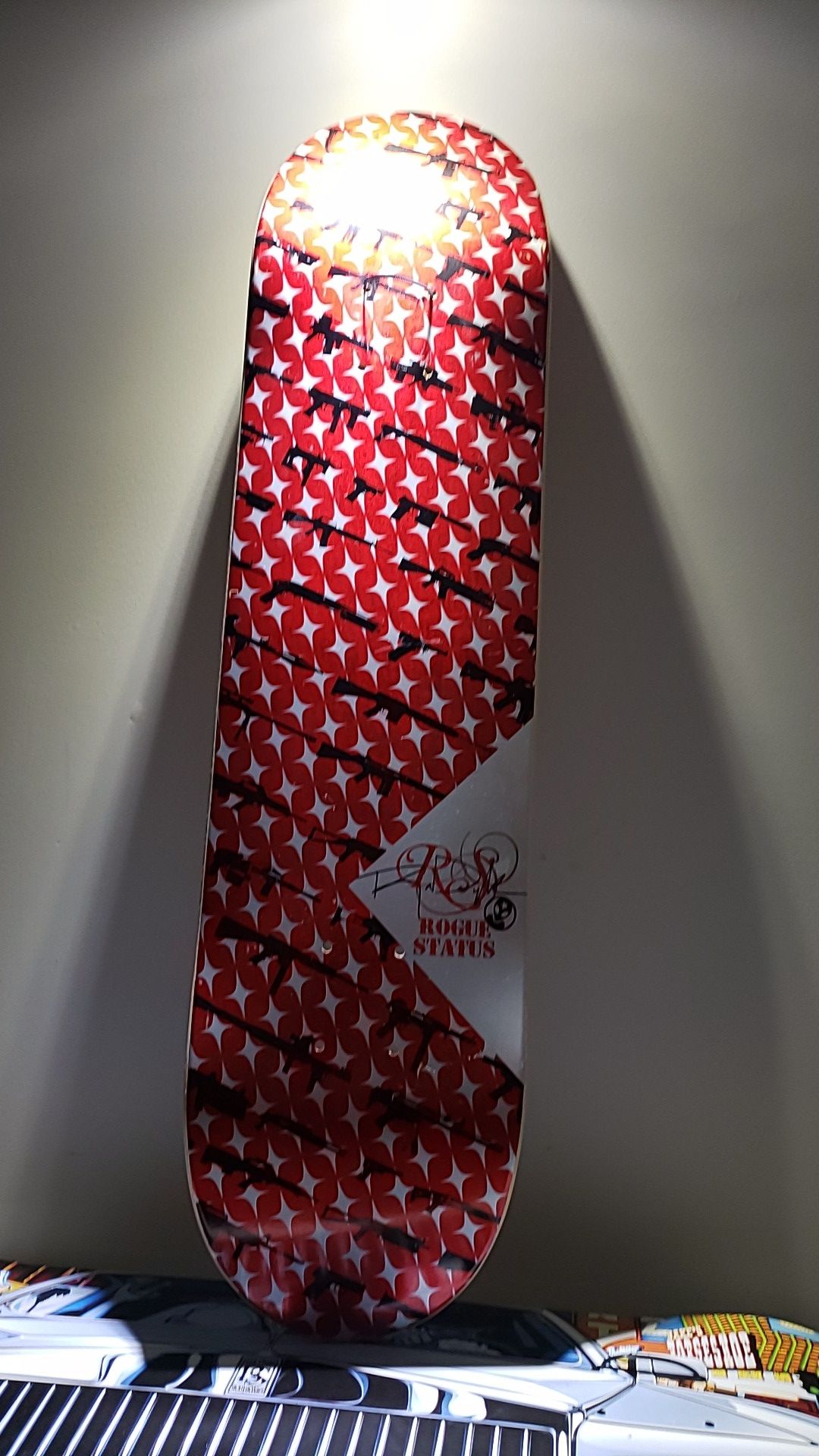 Rogue status Rob Dyrdek Alien skateboard
