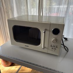 Retro Style Microwave 