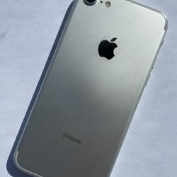 Factory Unlocked Apple iPhone 7 32gb, sold with warranty 