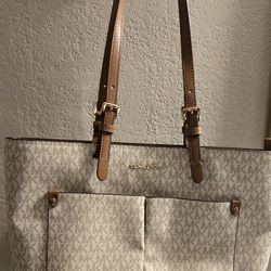 Medium White Authentic Michael Kors Purse 