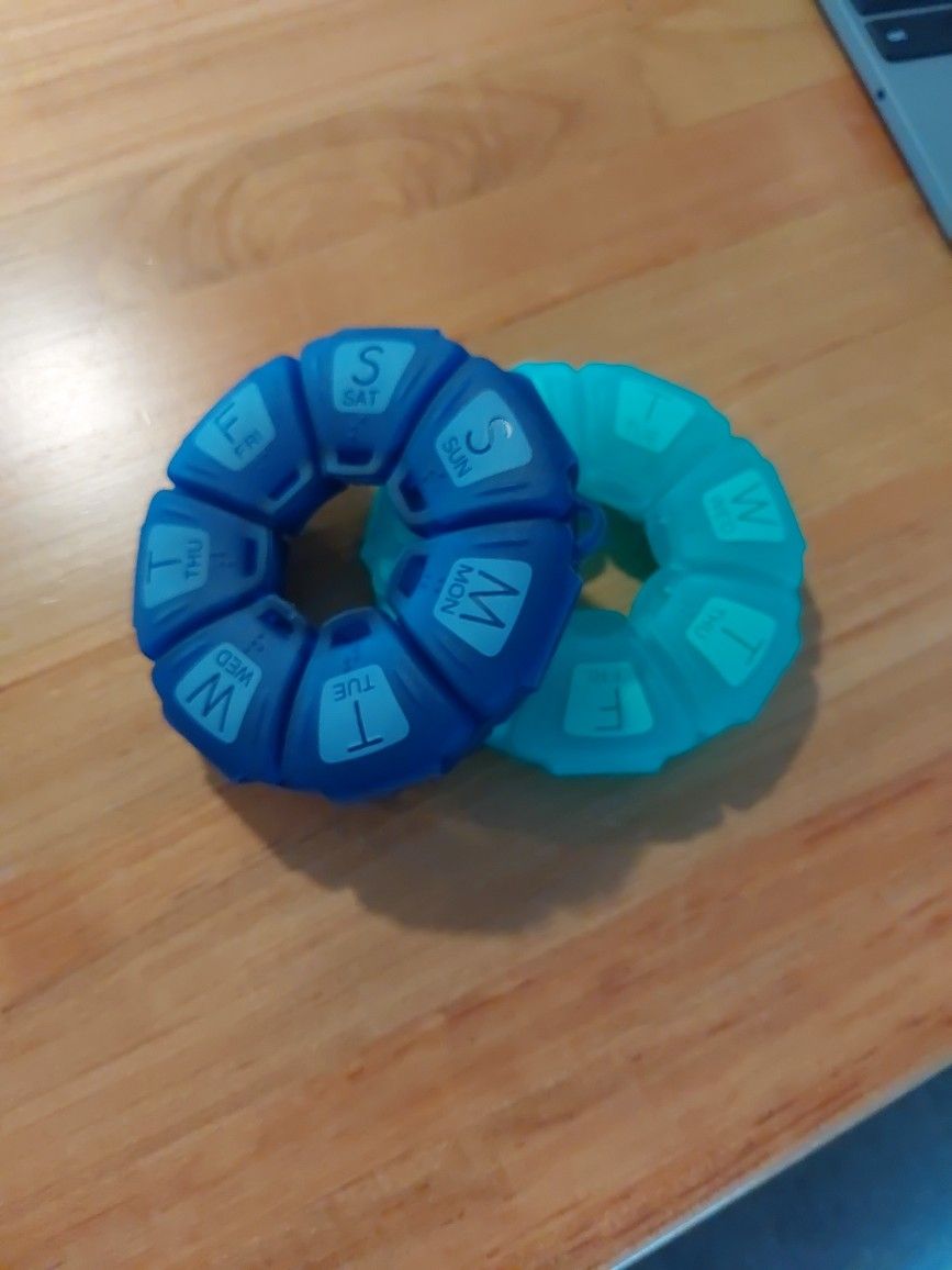2 Vitamin Holder