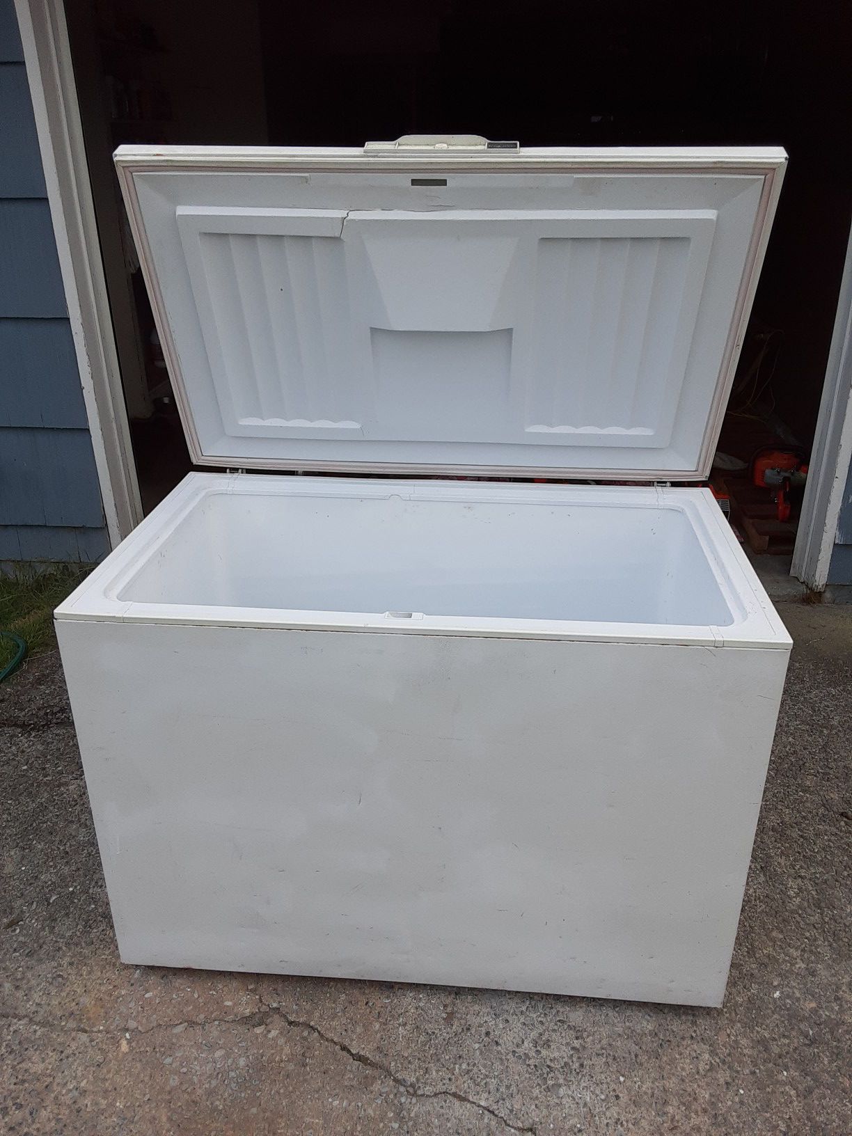 Chest Freezer 15 cubic feet delivery is available firm on my price