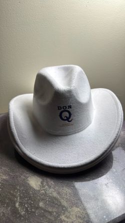 3 hats 12$