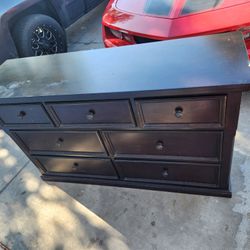 7 Drawer Dresser TV Stand $100 Firm Pick Up 67 Camelback 