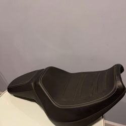 Genuine 2018 Harley-Davidson Fat Bob SEAT