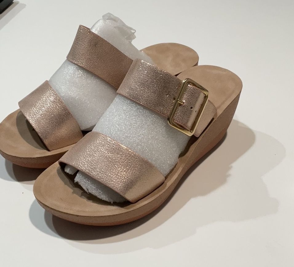 NWT Rose Gold Buckled Wedge Sandals, Size 37/6.5 US /Narrow