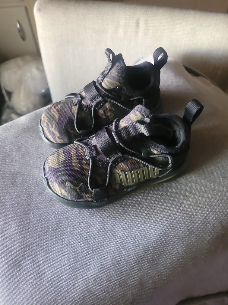 Boys Toddlers Shoes Camo Print. OBO