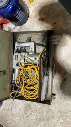 Electric jackhammer with bits