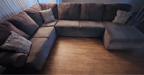 Large Gray/Tan Fabric Sectional Sofa