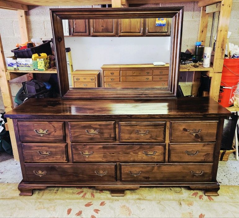 9 DRAWER DRESSER / MIRROR COMBO