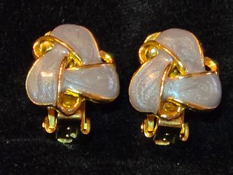 Vintage 1980s Gold Tone Clip-on Earrings featuring a Purple or Light Gray Enamel Knot Design