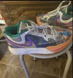 Nike Kyre 8 Basketball Sneaker