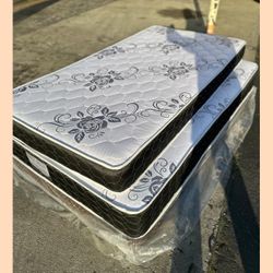 Twin size mattress / Colchon