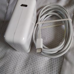 APPLE USB-C 61W MACBOOK PRO AC POWER SUPPLY 20.3V/3A, 14.5V/2A, 9V/3A, 5.2V/2.4A