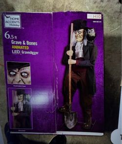 Halloween Gravedigger Animatronic 6.5 ft.