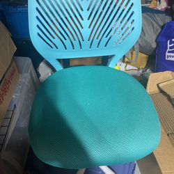 Like New Turquoise Adjustable Desk Chair!!