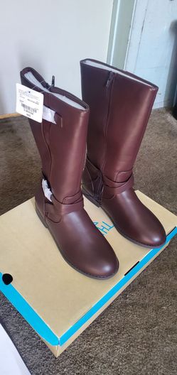 New Girls Boots. Size 6