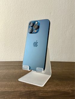 iPhone 15 Pro (100% Battery)