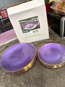 Lullaby 60 PCS purple plastic plates, W gold trim