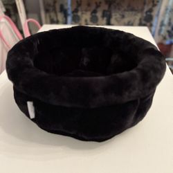 New Martha Stewart Black Faux Fur Reversible Cat Pet Bed 17.5”W x 9”H