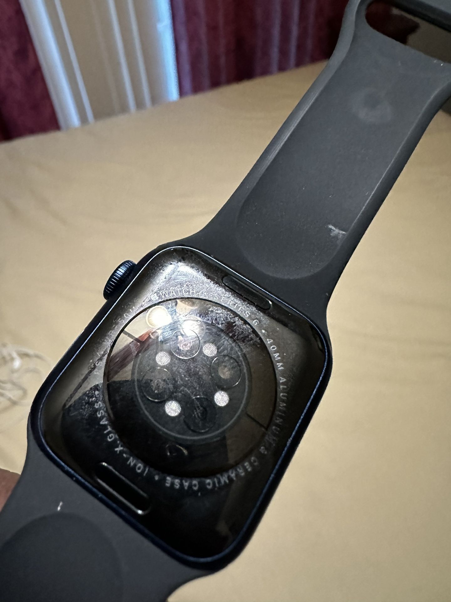 Apple watch shop keeps locking