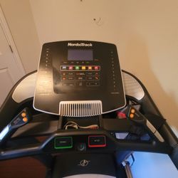 NordicTrack C900 Treadmill Commercial Grade
