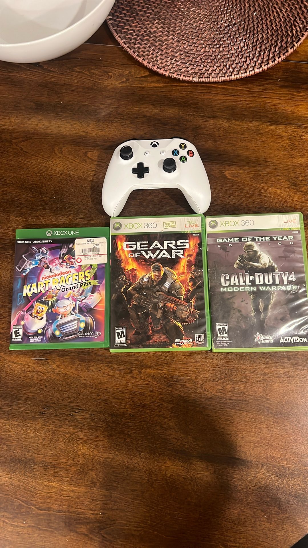 Random Xbox Stuff Bundle (Controller, Call of Duty 4, Gears of War, Kart Racers)