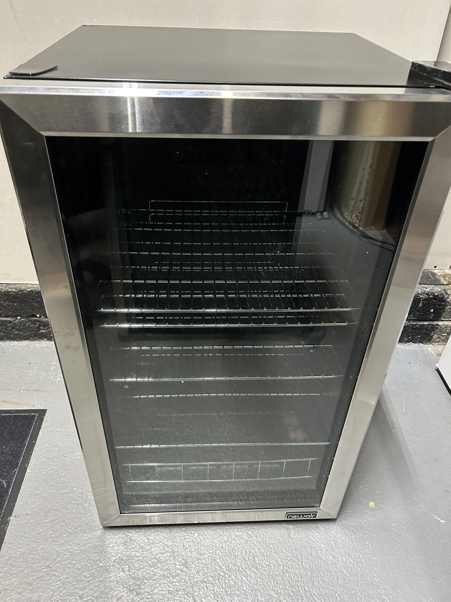 Wine/beverage Fridge