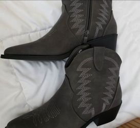 8.5 sz GLOBALWIN western ankle boots
