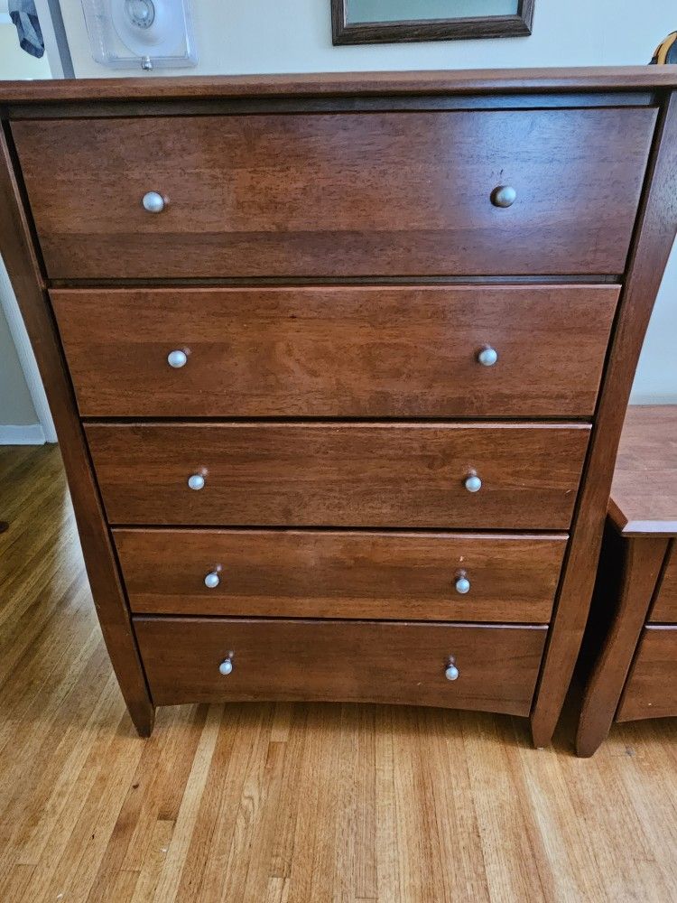 Dresser And Side Drawer