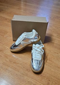 NEW Mia Women shoes size 8.