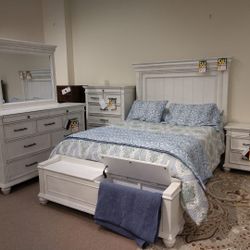 Kanwyn Whitewash Panel Storage Bedroom Set 1599