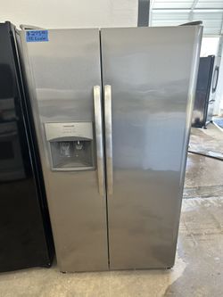 Frigidaire Stainless Steel Refrigerator W Ice & Water 
