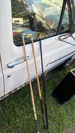 3 pool sticks