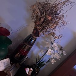 Decorative Vase With Flowers 