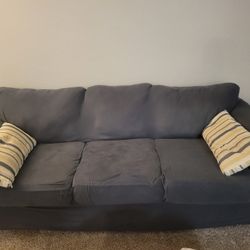 Comfortable couch w/ washable cover