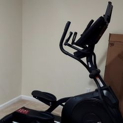 SOLE Fitness Elliptical Exercise Machine, Model E25, Like New