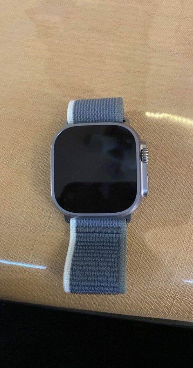 Apple Watch ultra 2 titanium